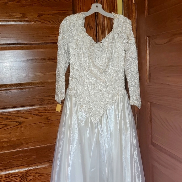 Beautiful Victorian Vtg Wedding gown off the shoulder sold as is - Picture 1 of 13